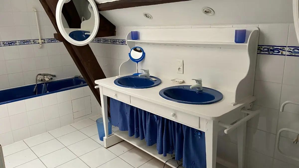 54304 - Salle de bain attenante
