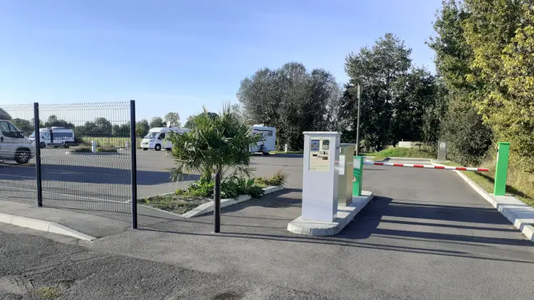 Aire CAMPING-CAR PARK de Le Lude2