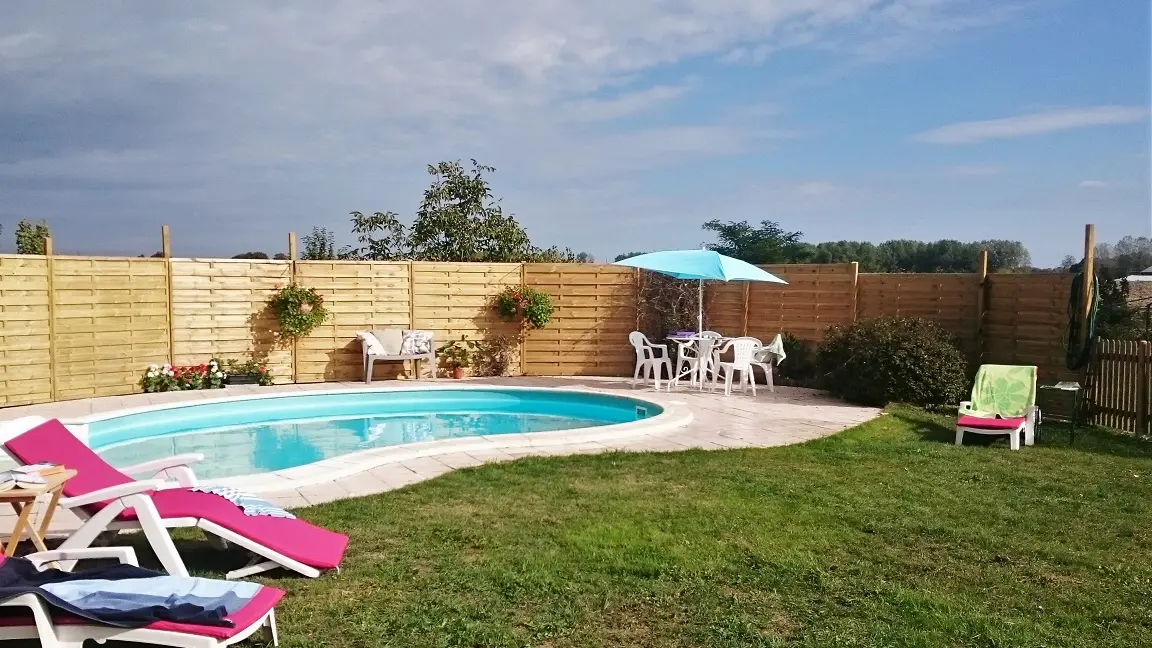 2. Gîte le Poirier d'Anjou La Piscine