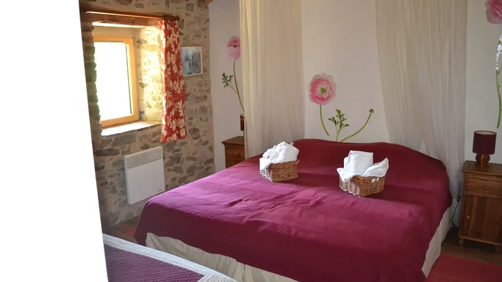 Gîte Le Pressoir, Ch. Rose Rouge - Lits double ou simples (3p)