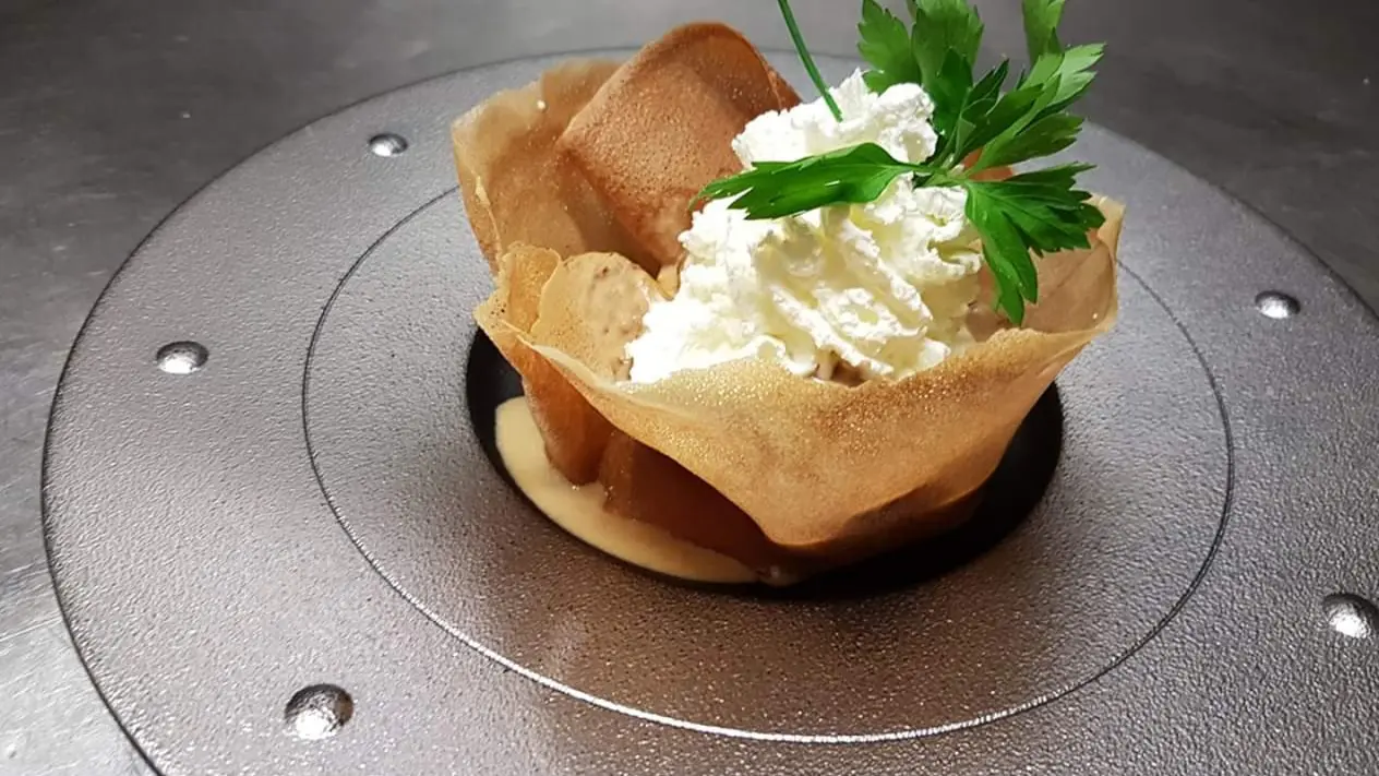 tulipe de noix de Saint jacques de nos Côtes chantilly au yuzu