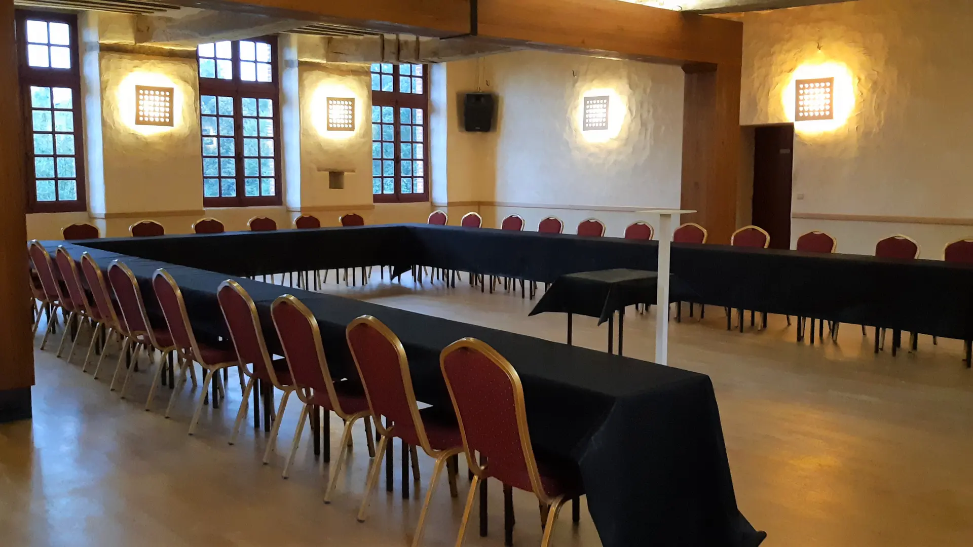 Séminaire dans la salle d'Armaillé