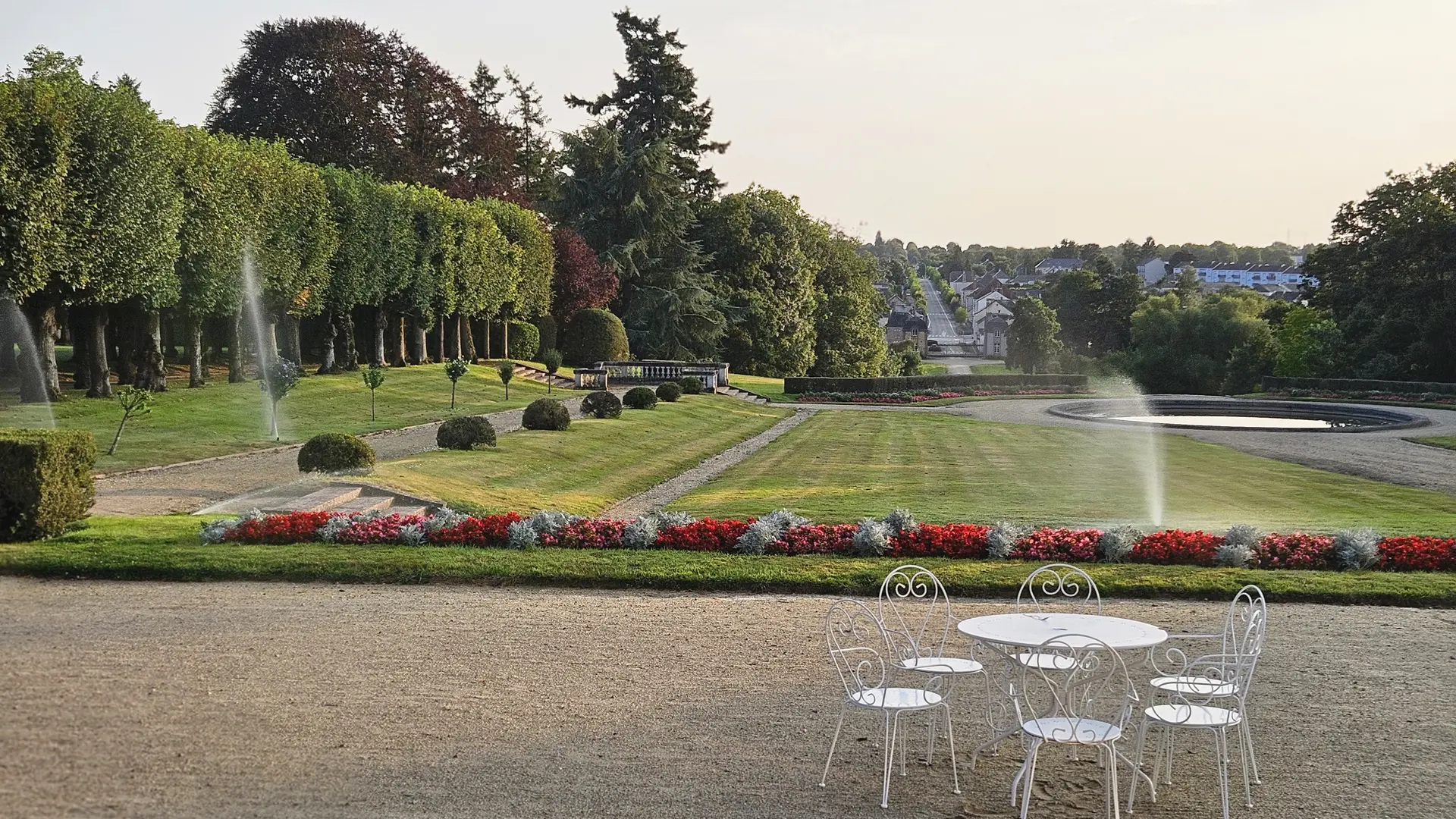 cocktail devant le jardin à la française