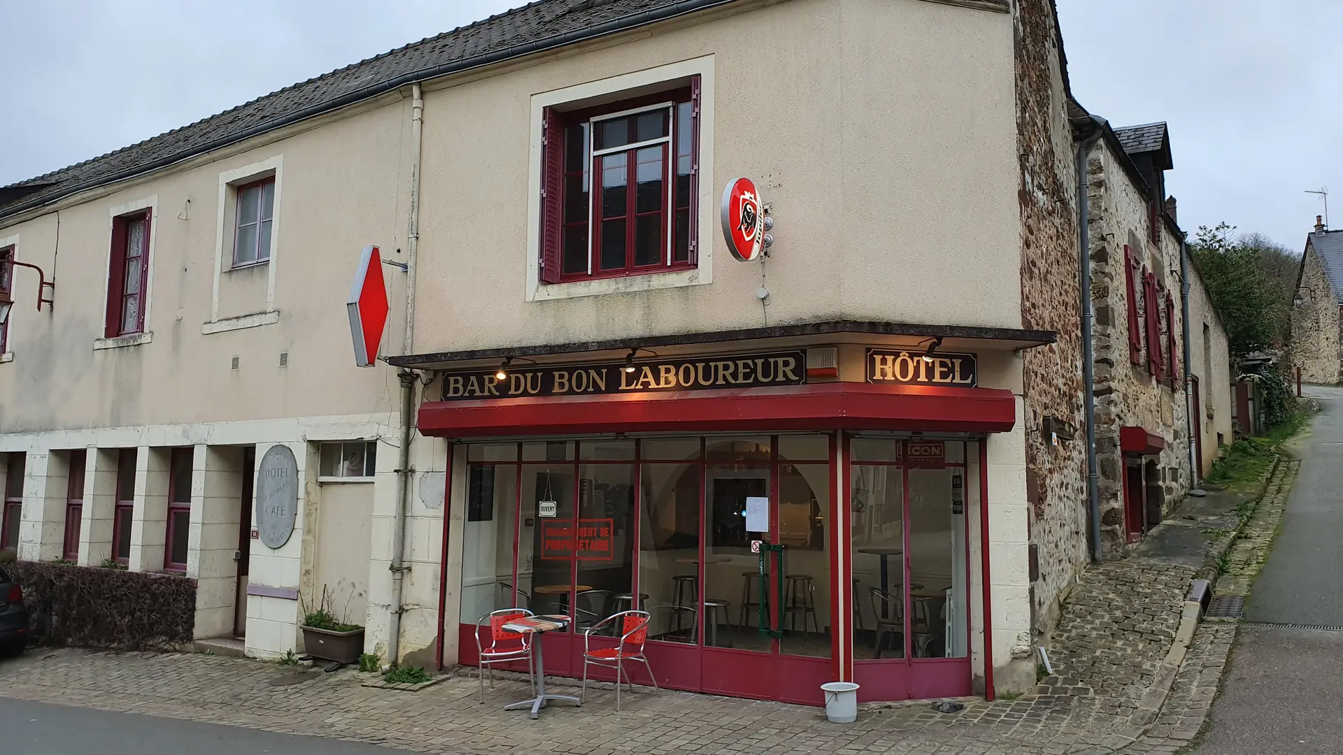 Hôtel Le Bon Laboureur - Saint-Léonard-des-Bois - extérieur