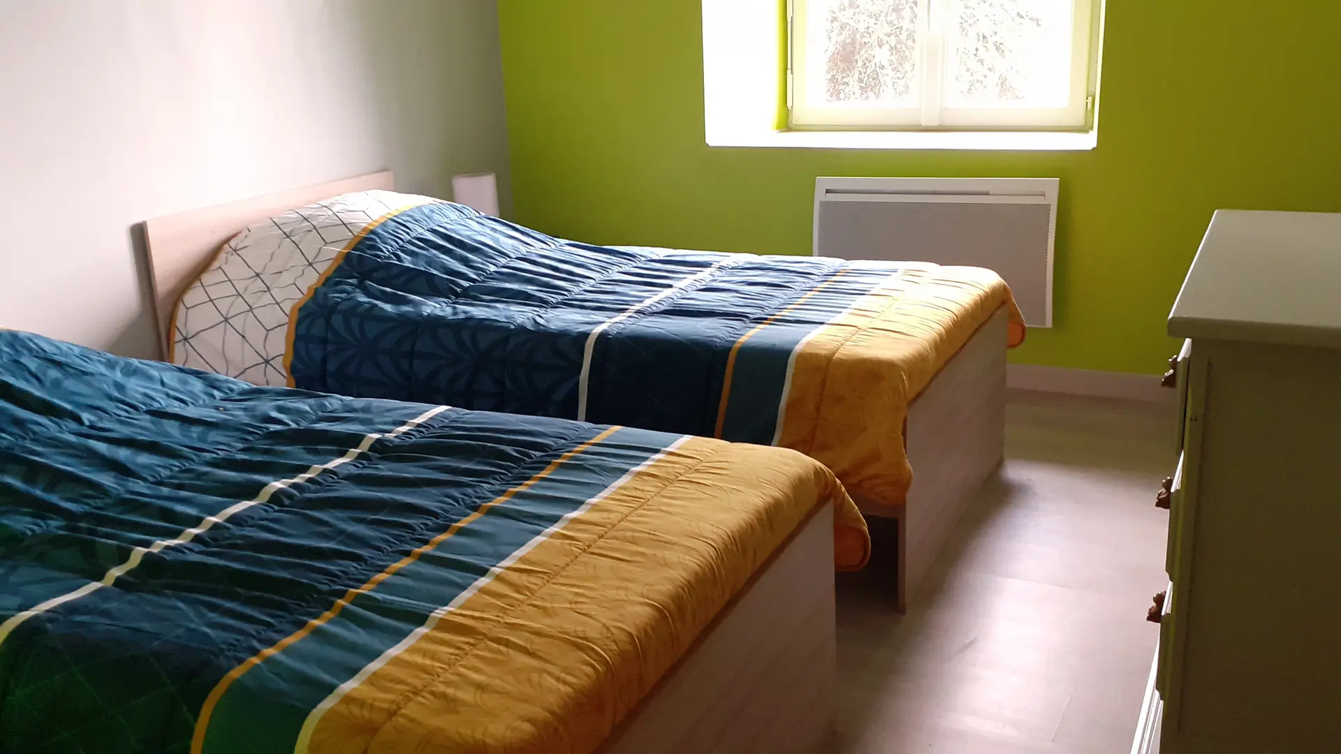 Chambre 2 lits simple