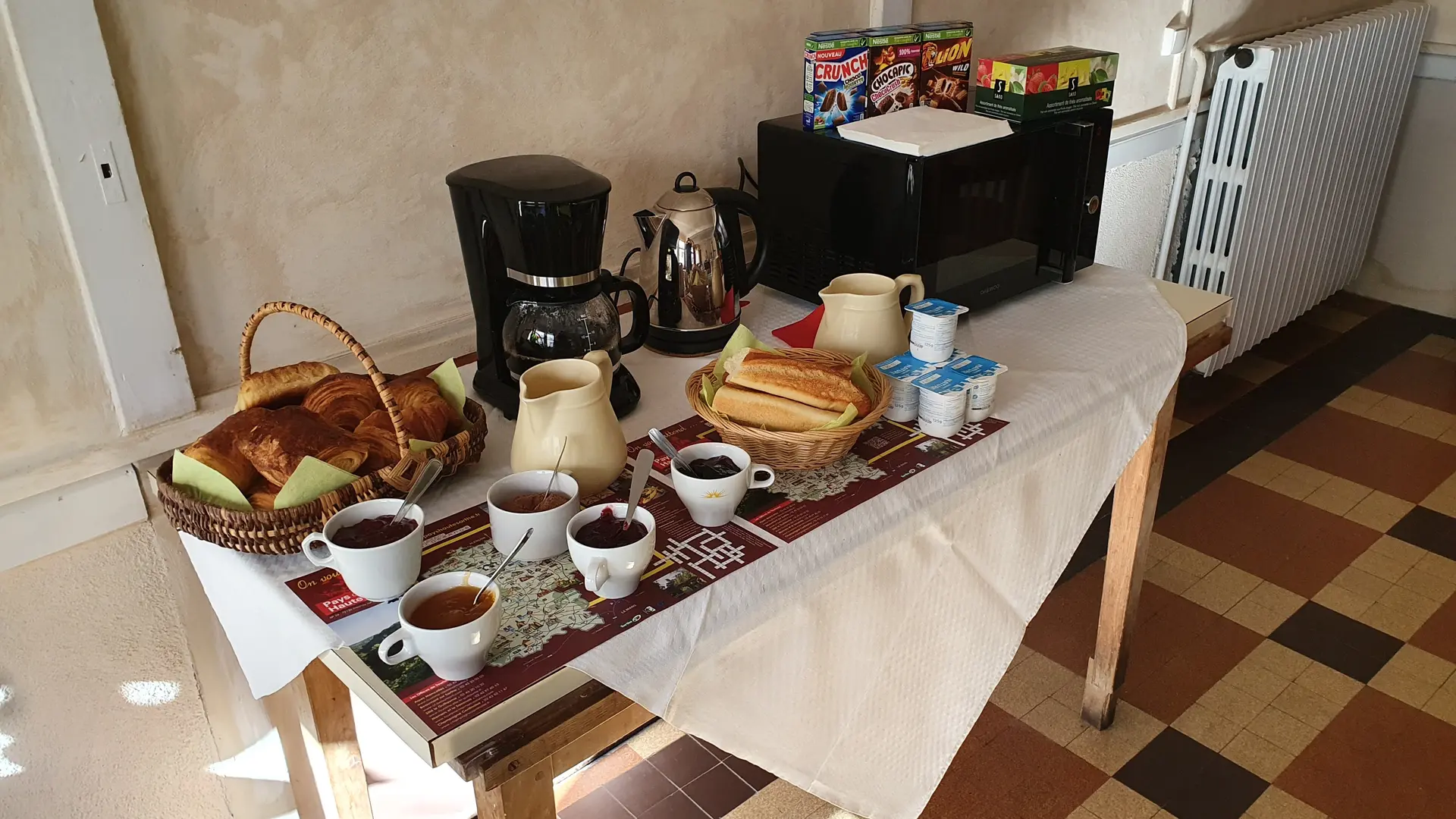 Hôtel Le Bon Laboureur - Saint-Léonard-des-Bois - petit déjeuner