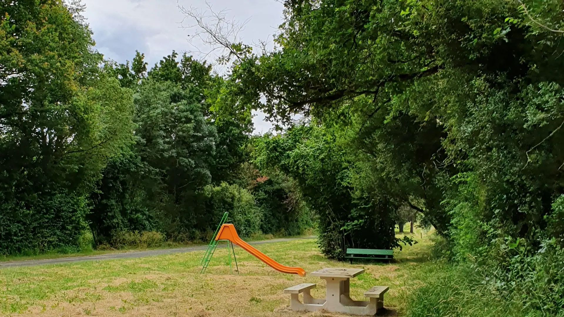 aire de pique-nique chemin du bois-velluire