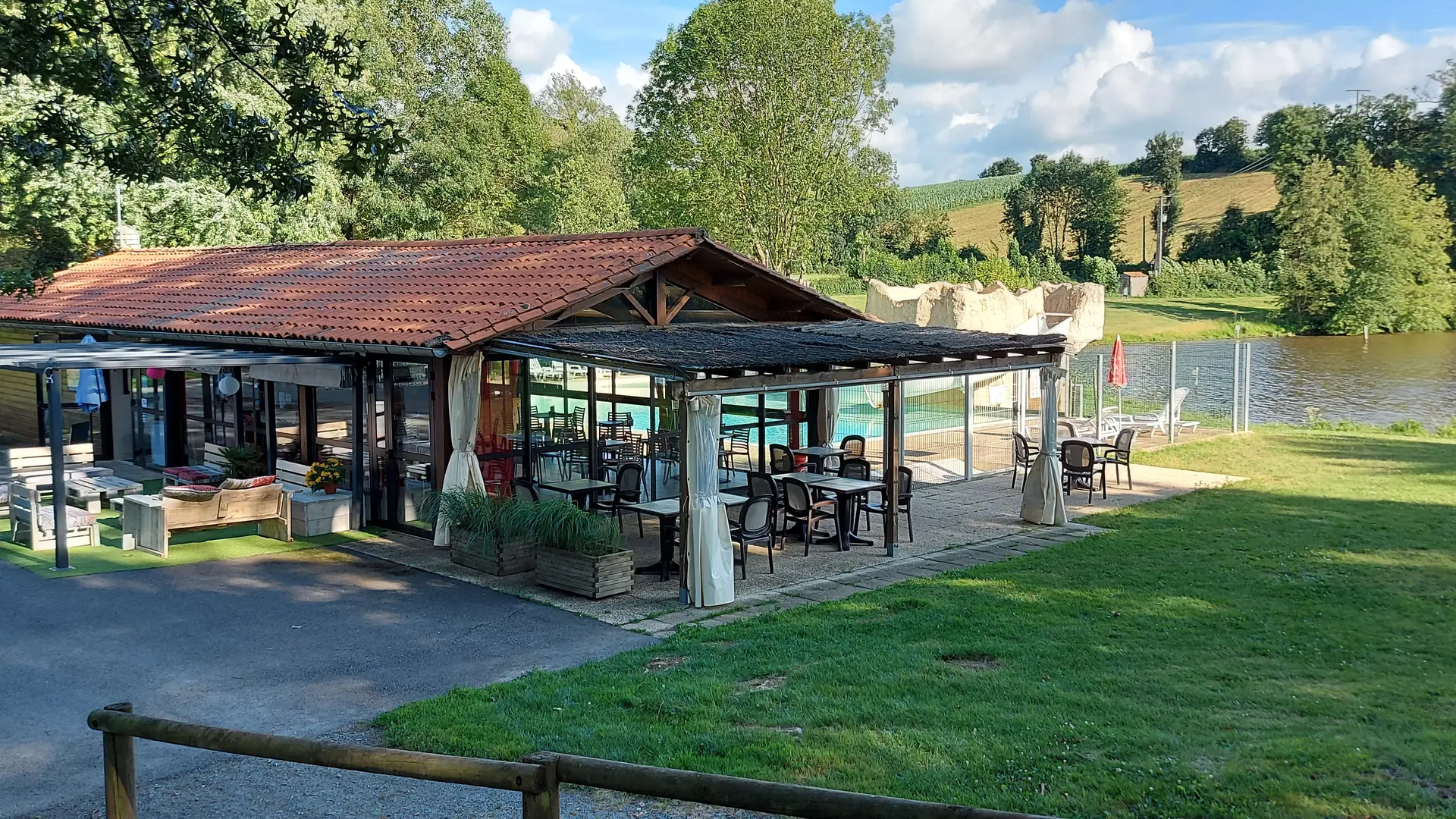 Bar-Resto au bord de l'eau