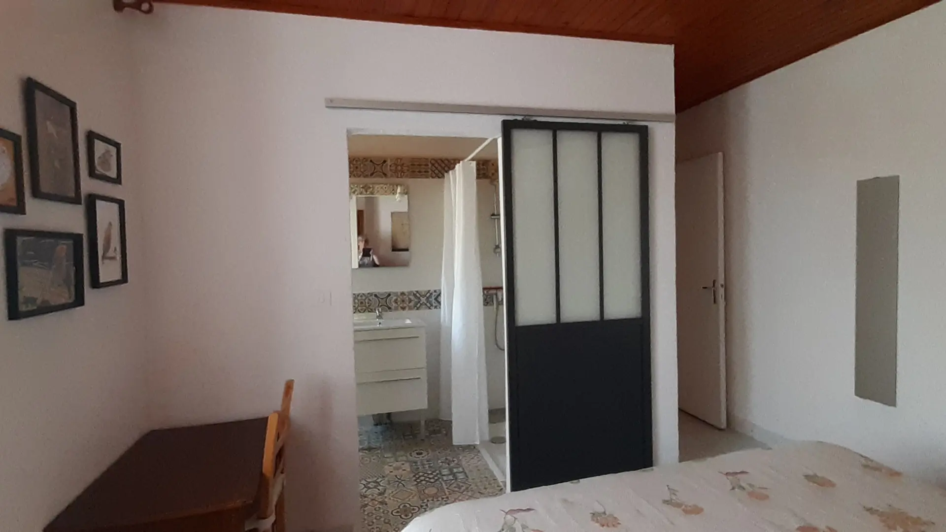 chambre jonquille et sanitaires ( plain pied)