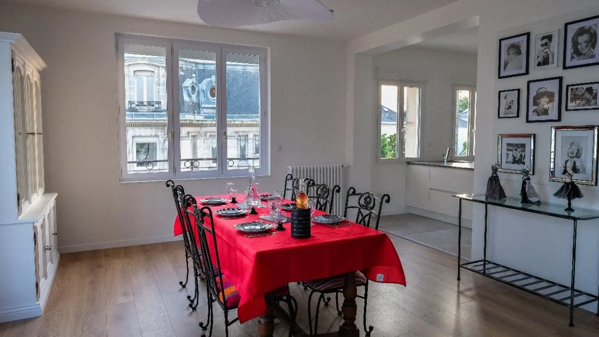 241248 - SALLE A MANGER