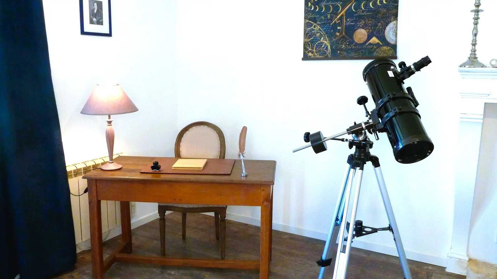 398130 - LE BUREAU DE L'ASTRONOME ET SA LUNETTE