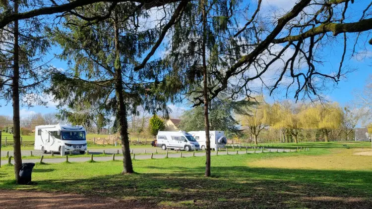 Aire CAMPING-CAR PARK de Mansigné4