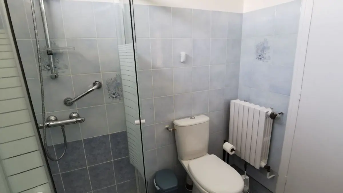 331933 - Salle d'eau 1 avec wc