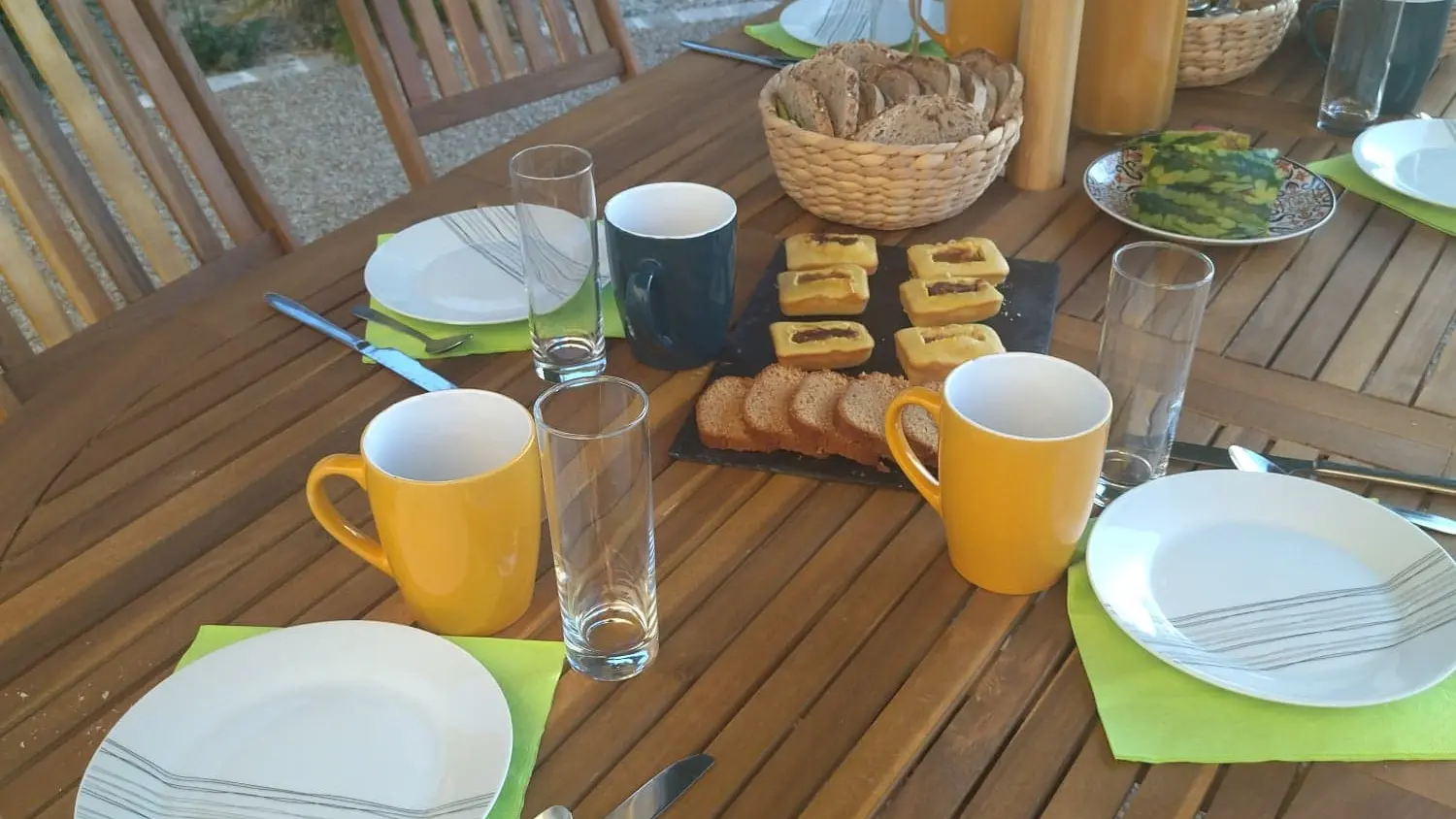 Petit-déjeuner en terrasse