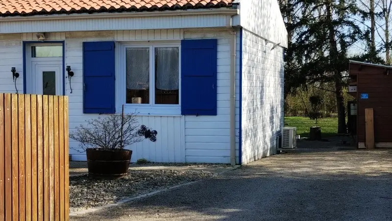 334890 - portail électrique et place de parking pour les véhicules