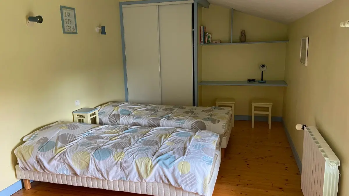 53340 - Chambre 2 lits en 80 + 1 lit en 120