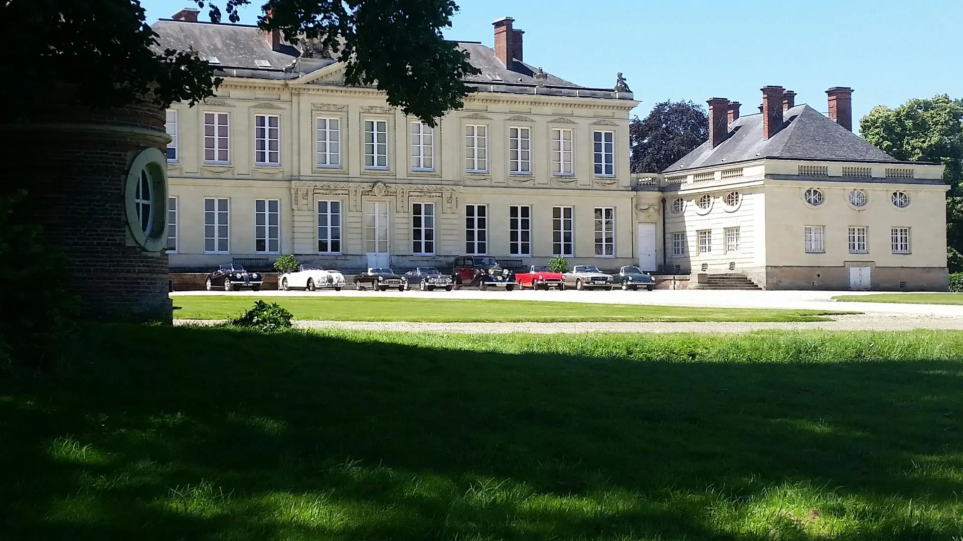 visite d'un club d'automobiles de collection - craon 2018