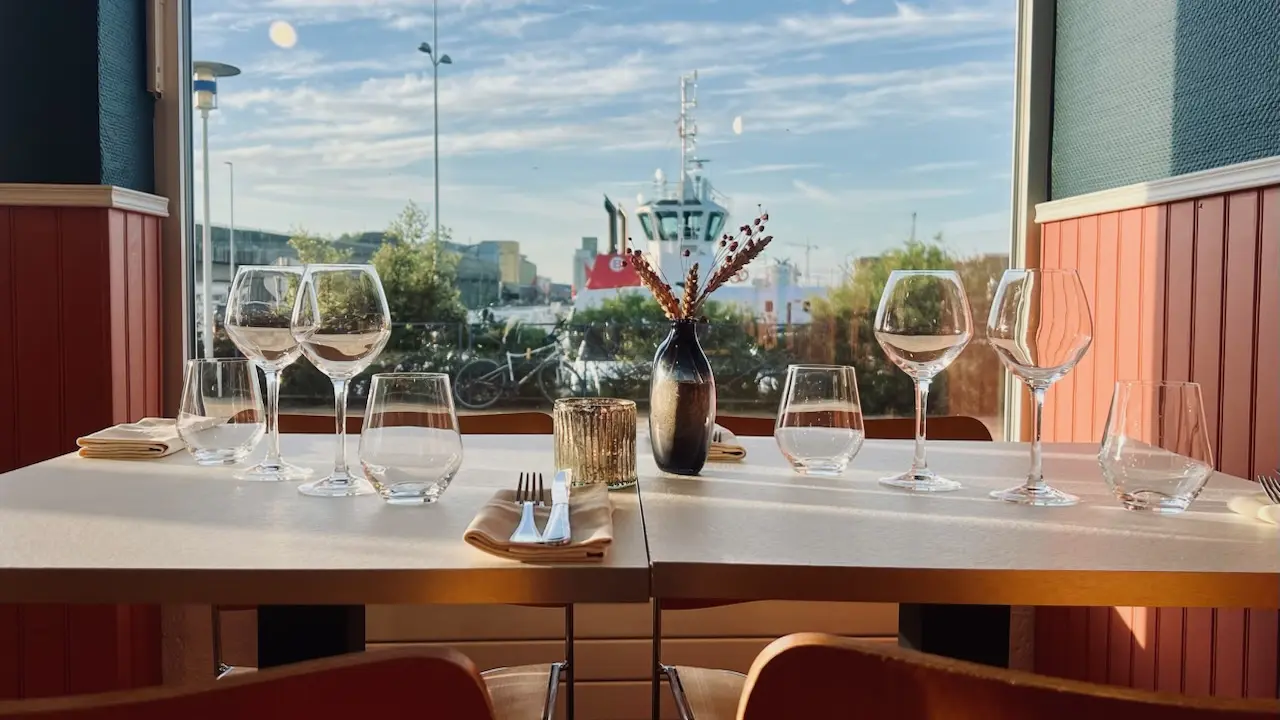 vue-sur-le-port-saint-nazaire-creperie