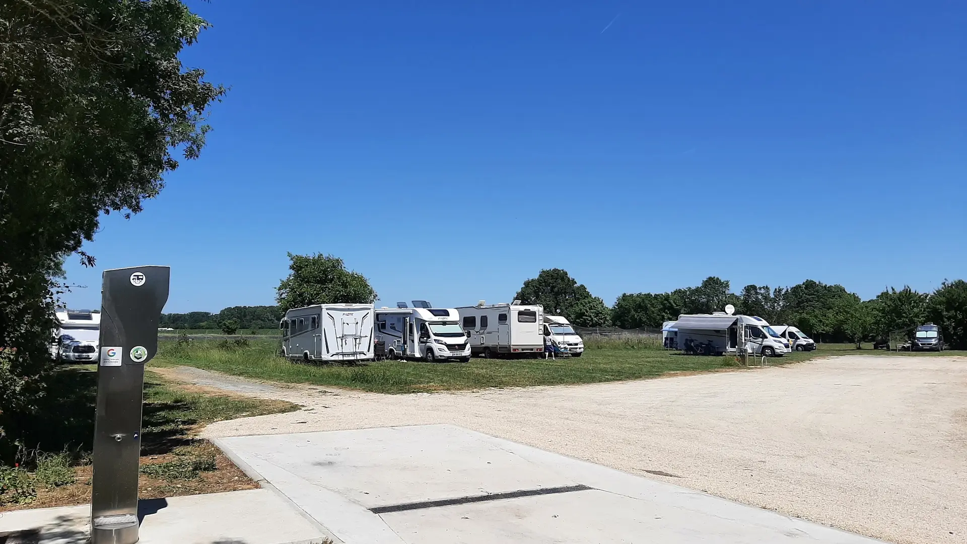 Aire-de-service-Camping-car-du-Mazeau-85420- (3)