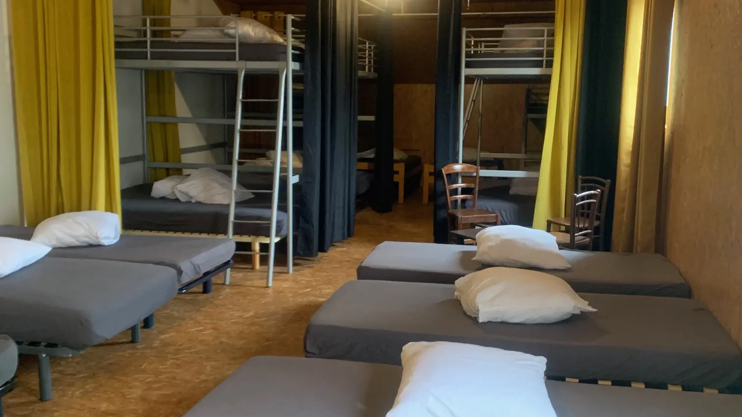 Aux Instants Partagés Fontenay sur Vègre Salle de réception dortoir