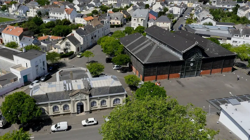 Bain douches et halles de Penhoet