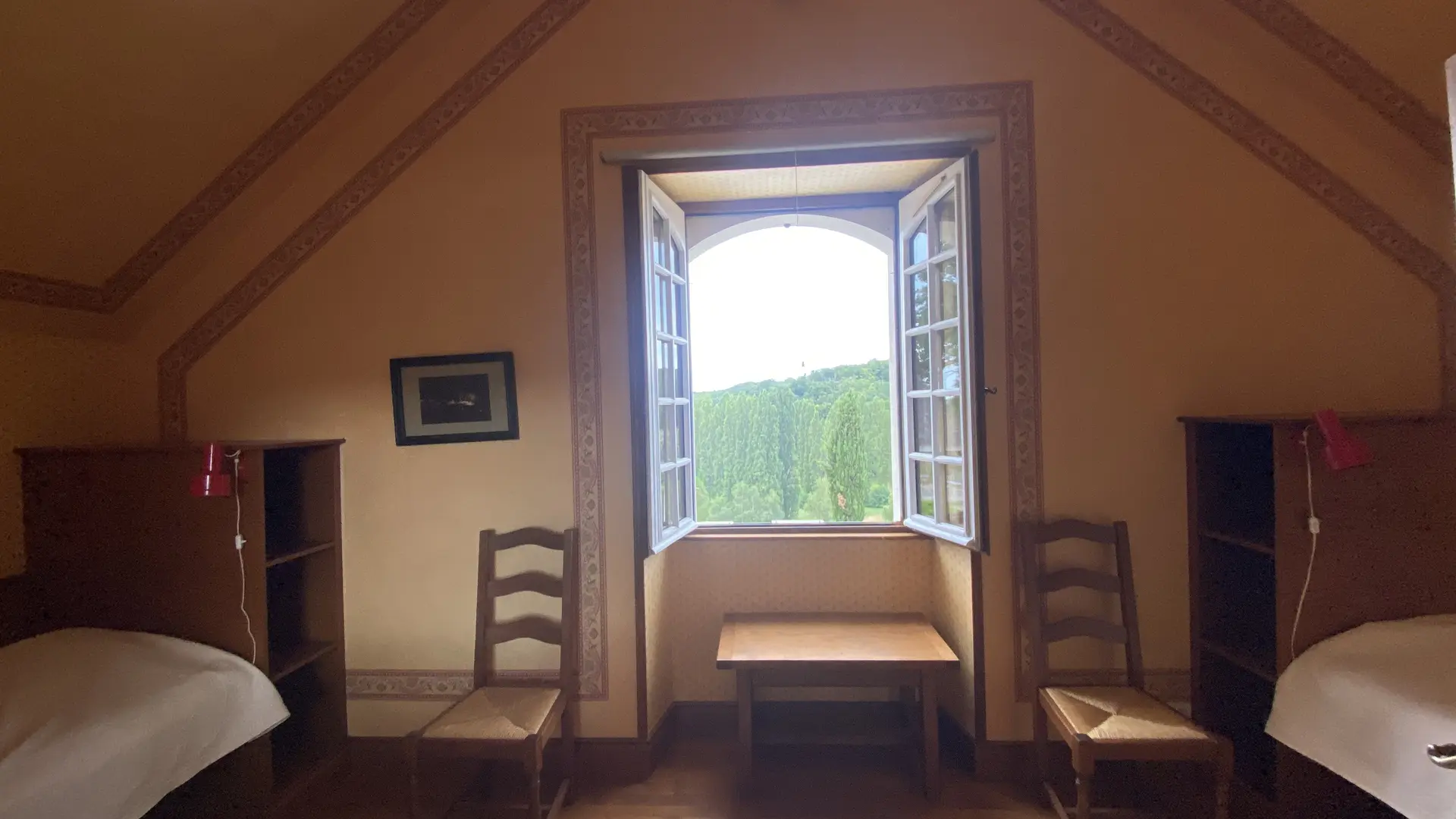 CHAMBRE 4 FACE VUE PISCINE