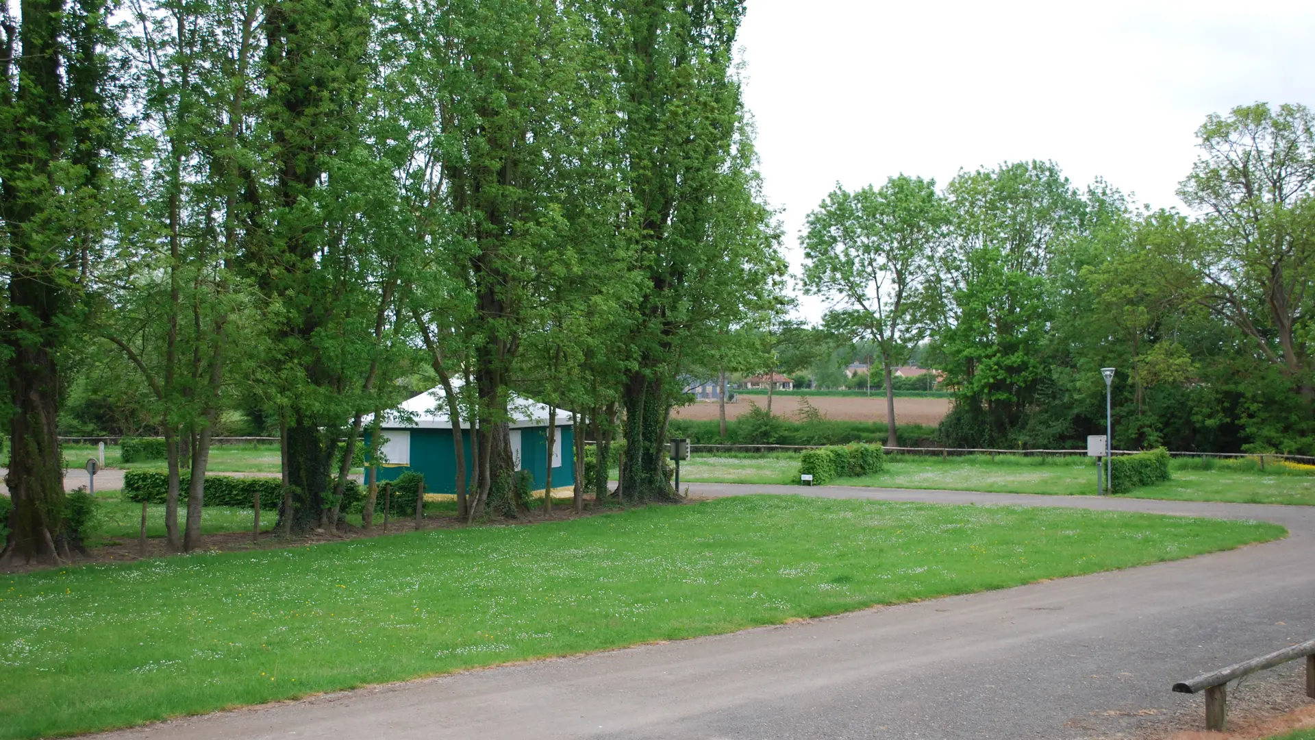 Camping du Val de Sarthe - Beaumont-sur-Sarthe - emplacements