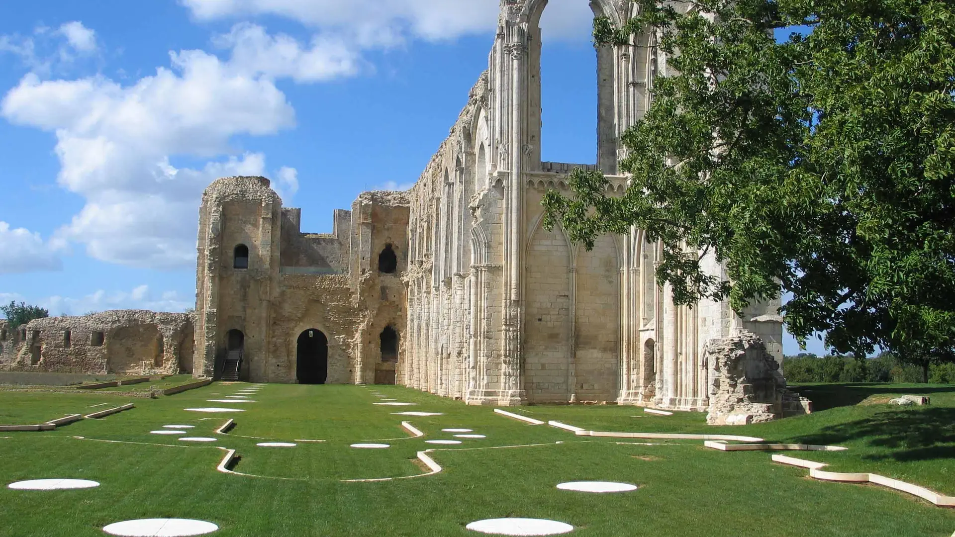 Cathédrale-abbaye-maillezais-85-pcu