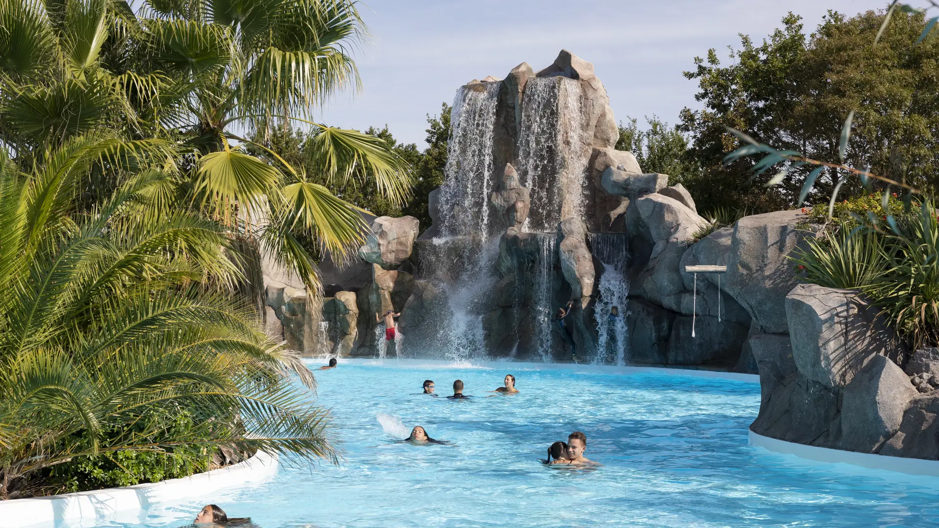 parc-aquatique-vendee-o-gliss-park-cascade-ile-o-cayo