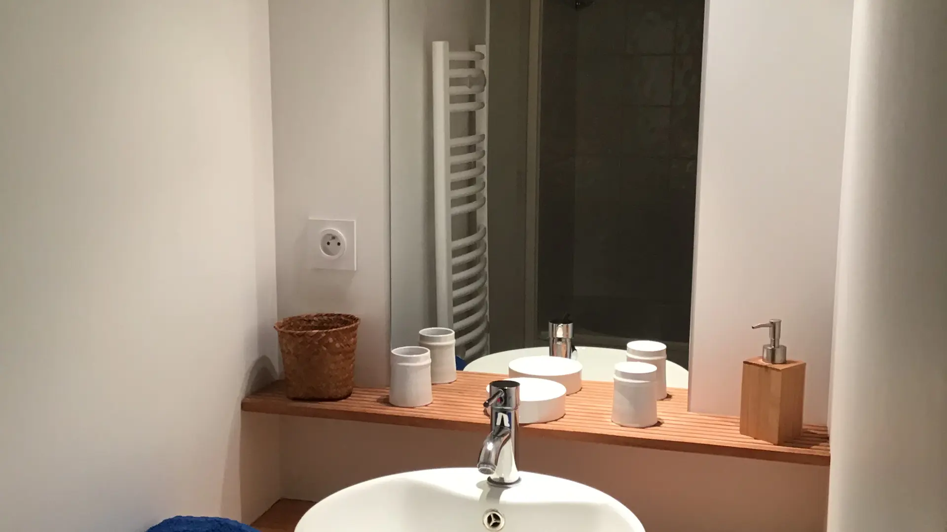 Gîte la Ravaloire_Bazouge cré sur Loir_Salle de bain à l’et