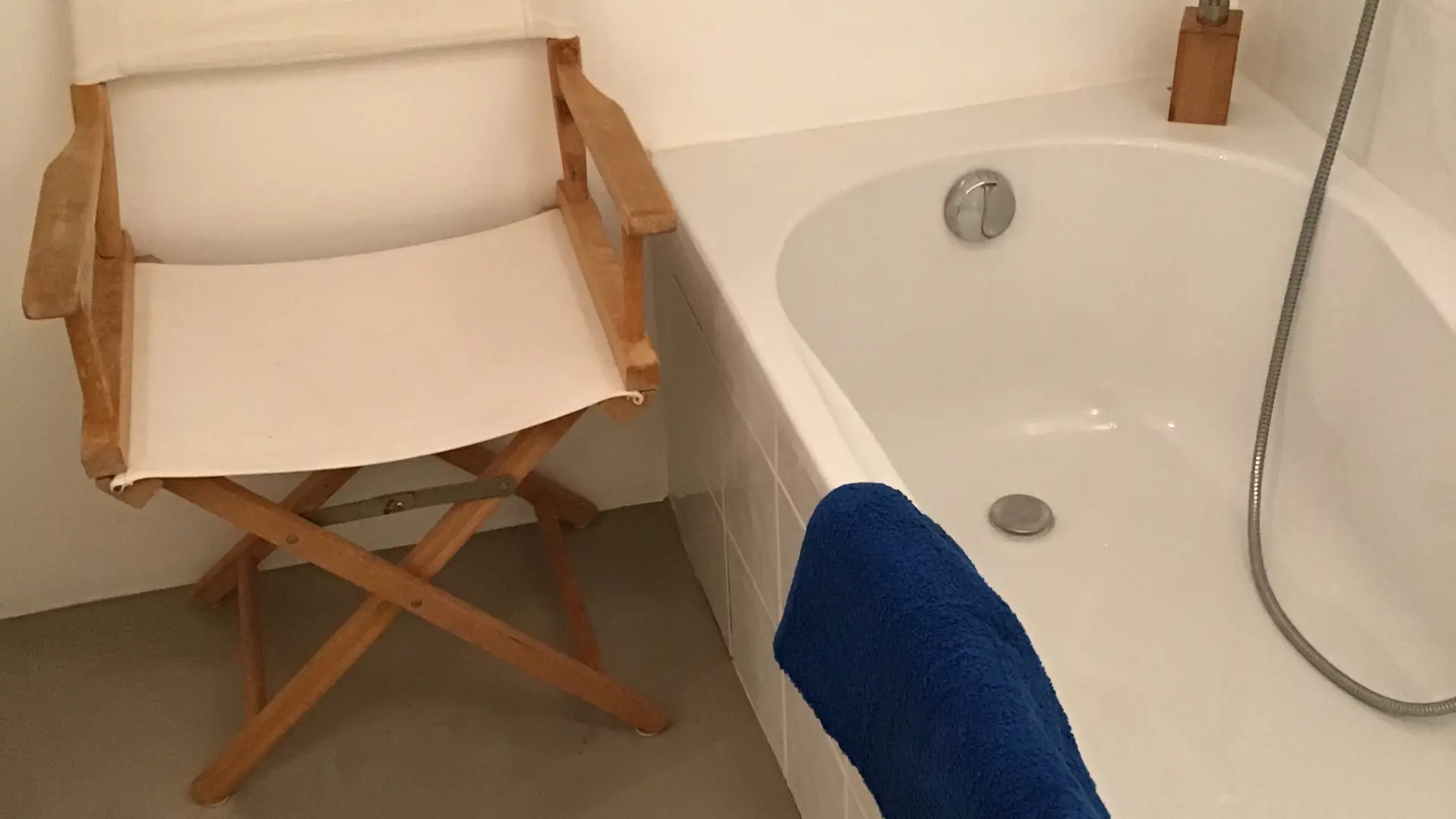 Gîte la Ravaloire_Bazouge cré sur Loir_Salle de bain à l’et
