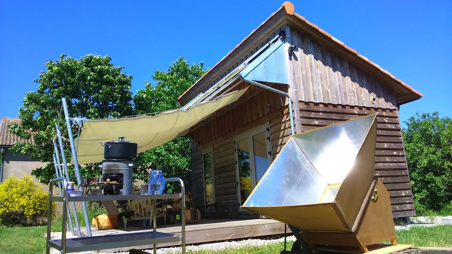 Cuisine écologique avec fours solaires et poele à bois économe
