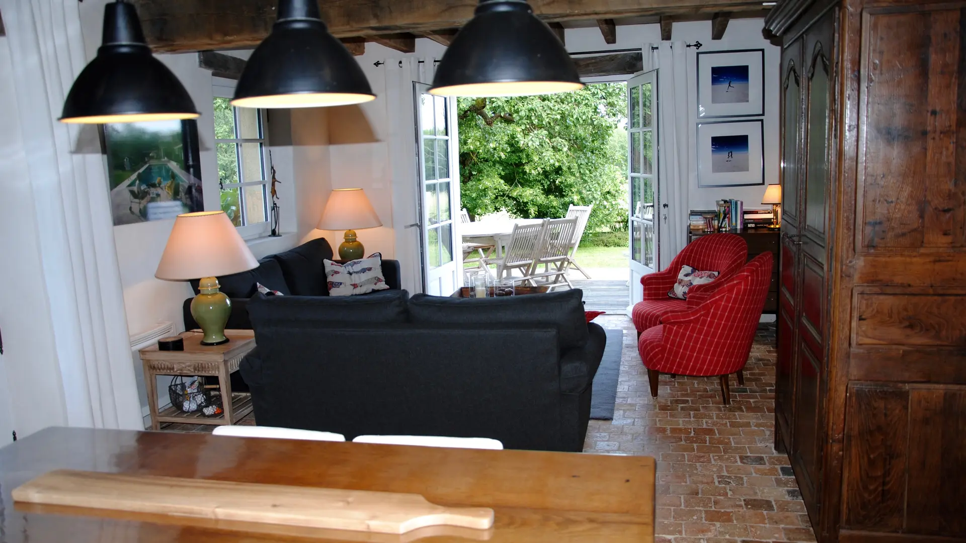 Gîte la Ravaloire_Bazouge cré sur Loir_Salon donnant sur la terrasse