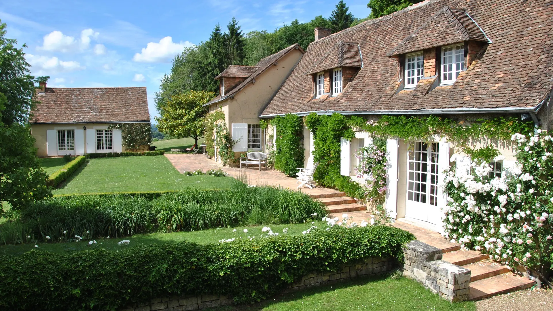 Gîte la Ravaloire_Bazouge cré sur Loir_Maison principale avec le petit gîte le F