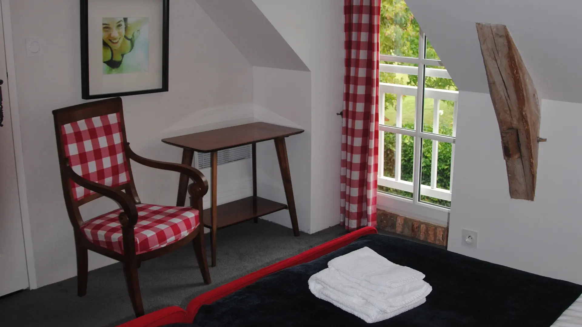 Gîte la Ravaloire_Bazouge cré sur Loir_Chambre rouge