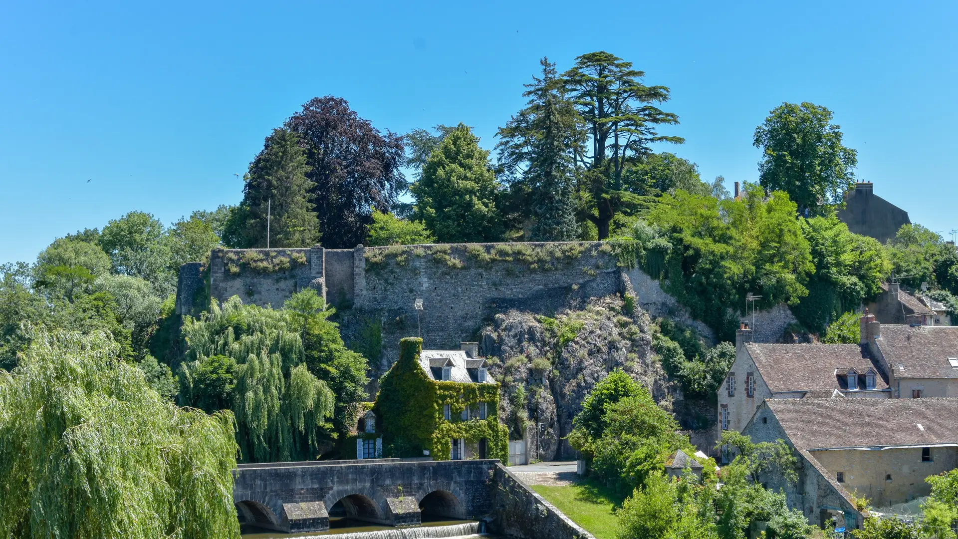 Le refuge des Alpes Mancelles - Fresnay-sur-Sarthe - vue depuis la pièce de vie