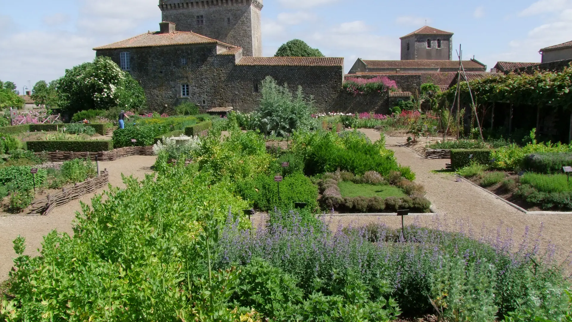 Jardin d'inspiration médiévale Bazoges-en-Pareds