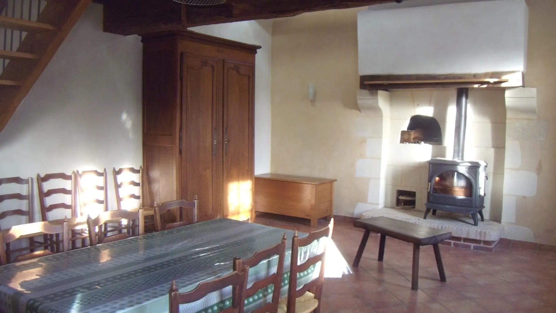 salle commune avec poële