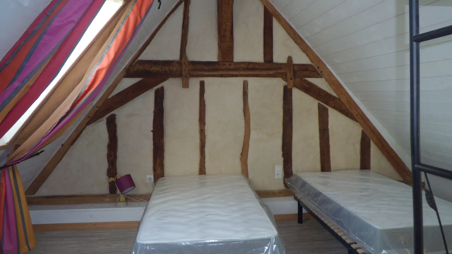 chambre à l'étage 2 lit de 90