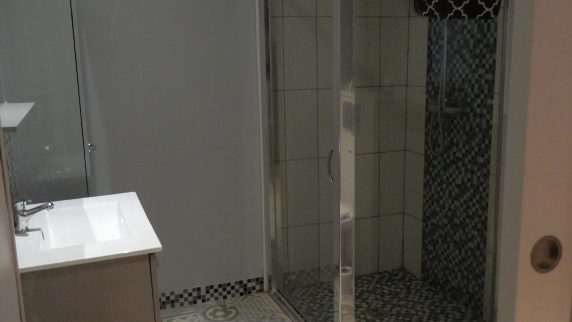 Salle de douche - chambre 2