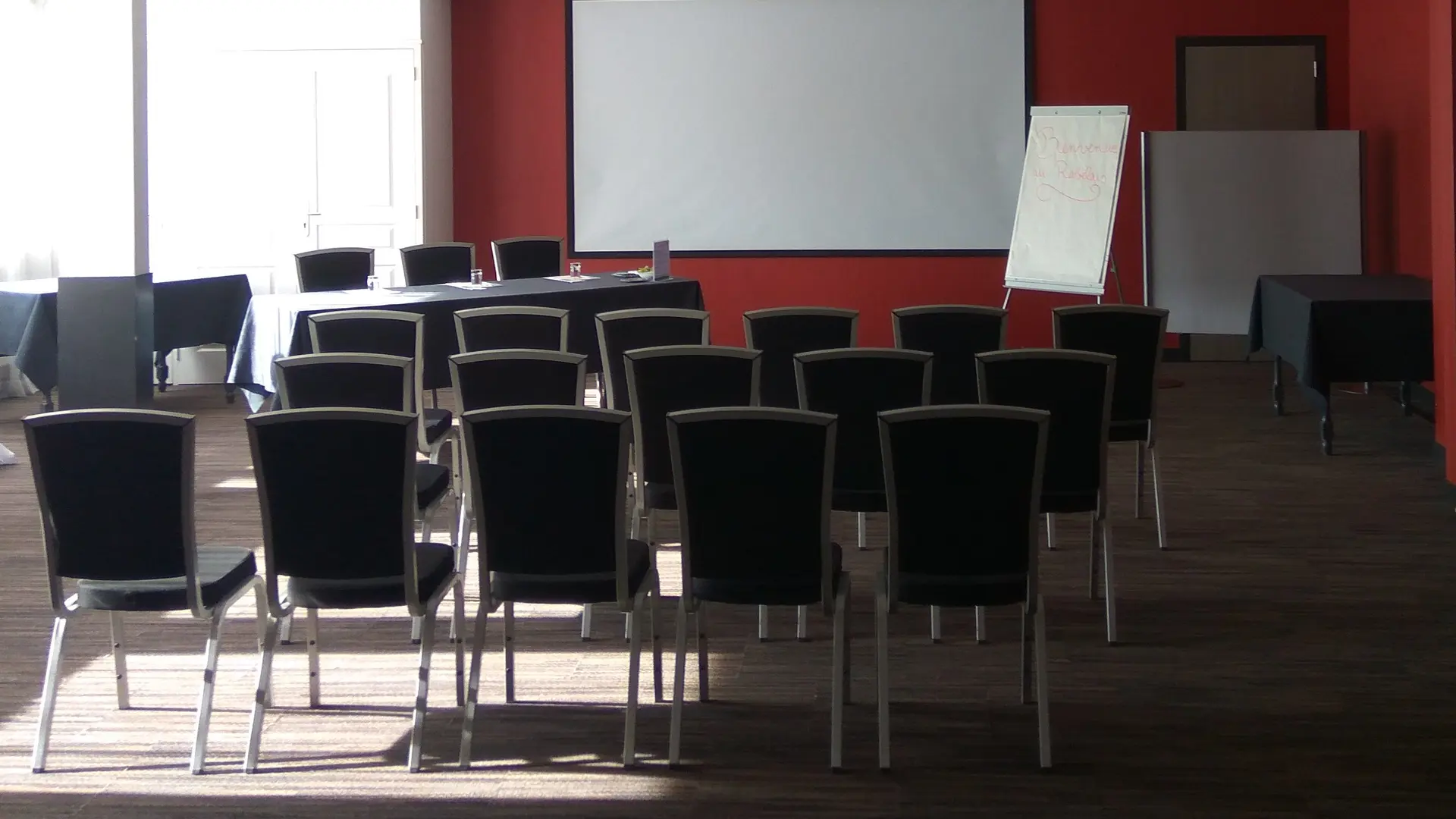 Disposition théâtre salon Rabelais