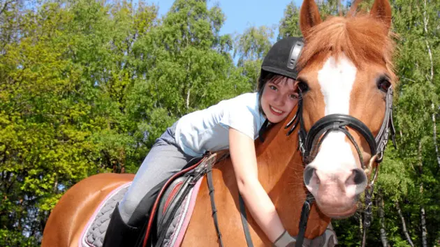 Enfant-poney-©-Kathrin39-Fotolia.com_-630x0