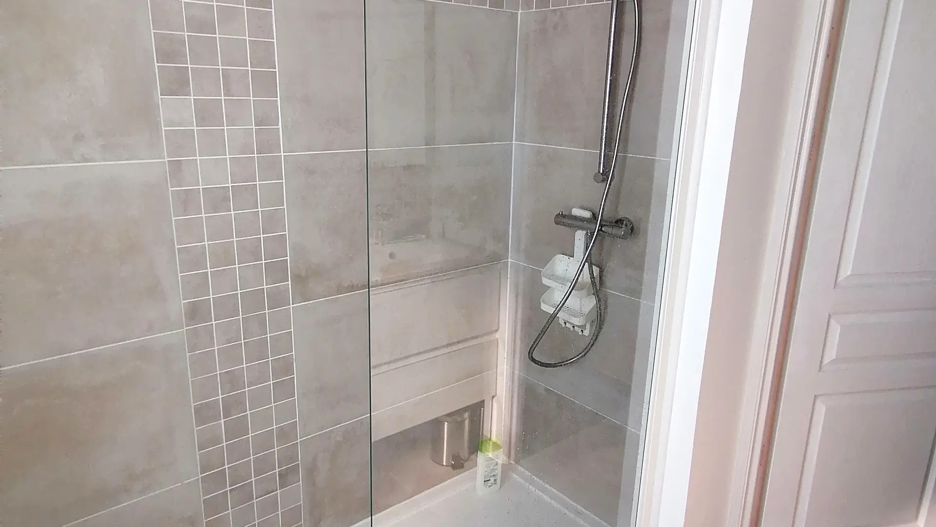 Meublé Beauregard - Fresnay-sur-Sarthe - salle de douche