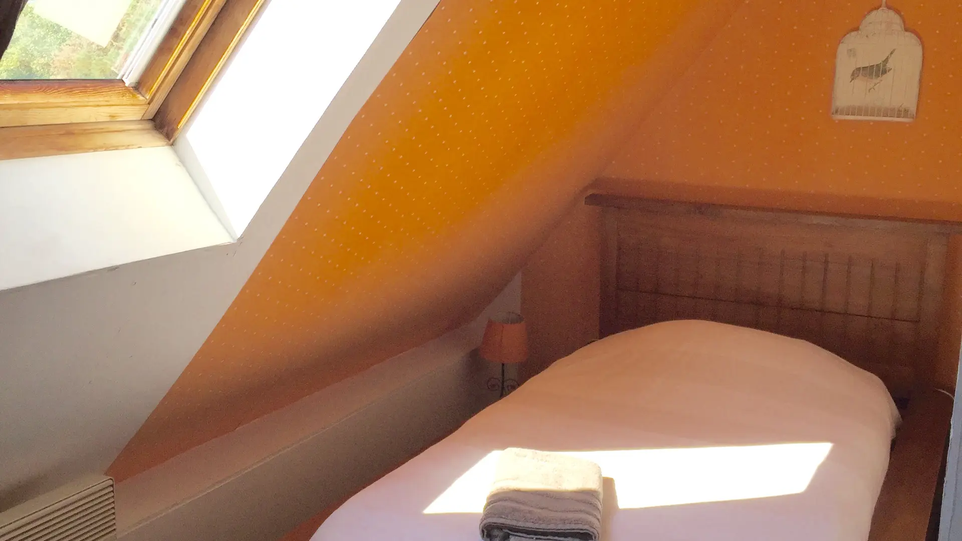 Gîte de l'Angellerie_la Bruère sur Loir_chambre 2 lit 2