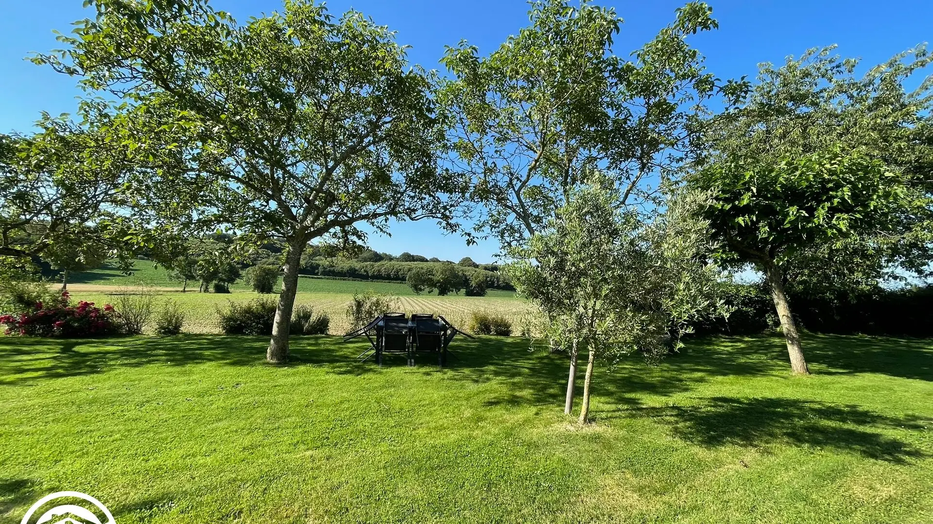 Gîte agréé Gîtes de France en Vendée : Jardin, vue sur la campagne_19