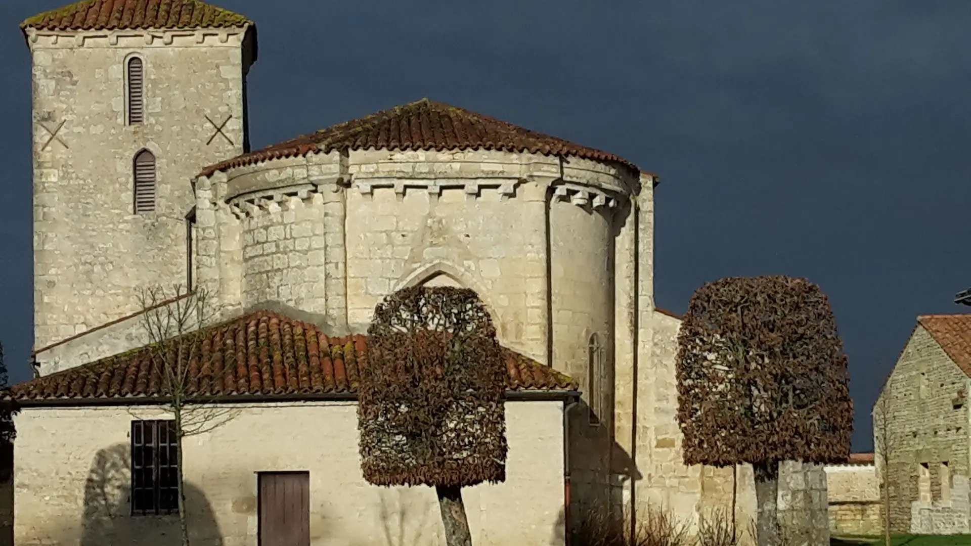 Petite église romane de Montreuil_42