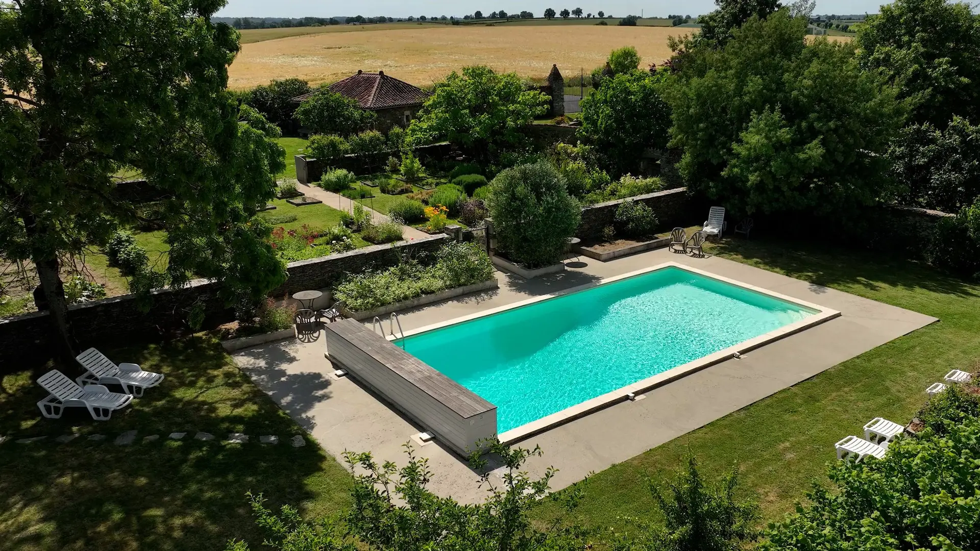 Espace piscine ouvert de 10h>20h_2