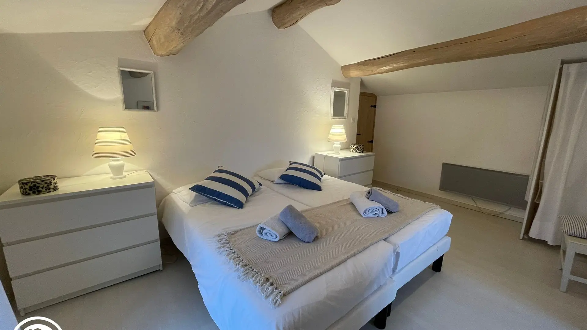 Gîte agréé Gîtes de France dans le PNR Marais Poitevin : Chambre 1 (2 lits 90)_4