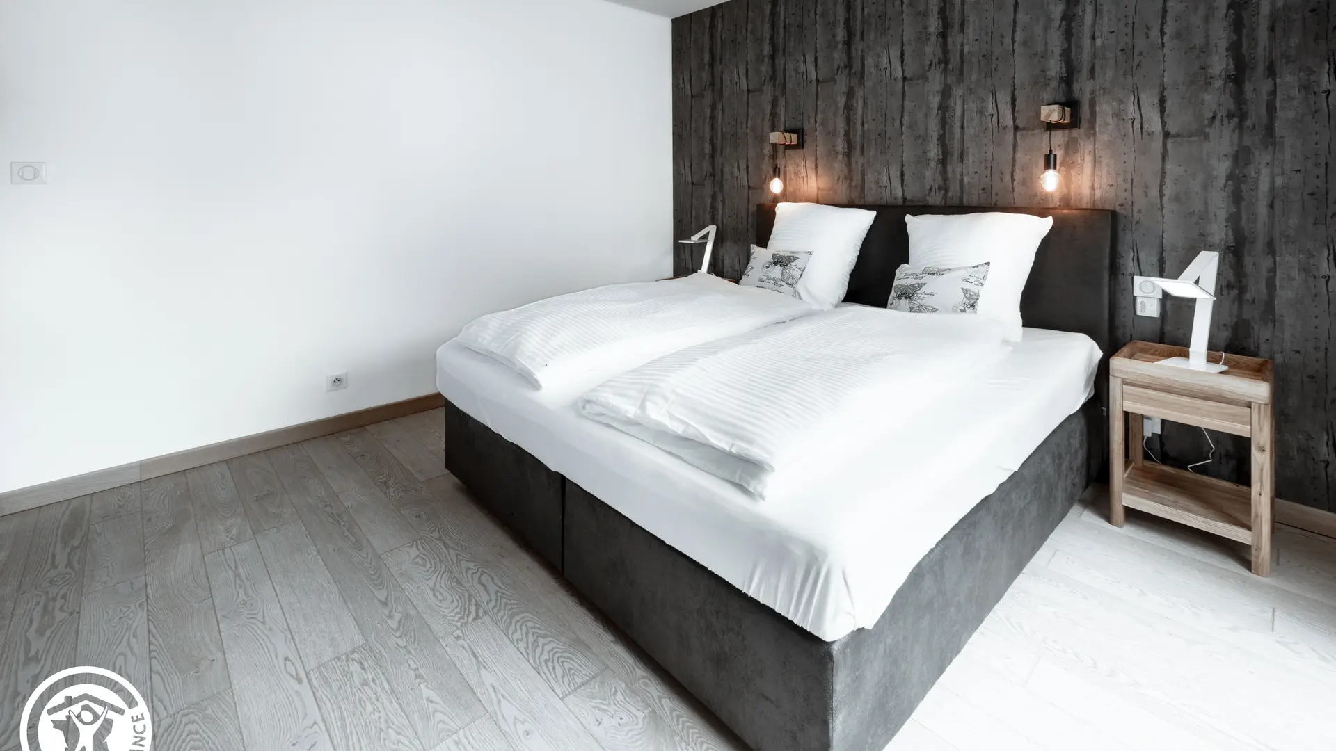 Gîte agréé Gîtes de France en Vendée : Chambre 1 (1 lit 180)_15