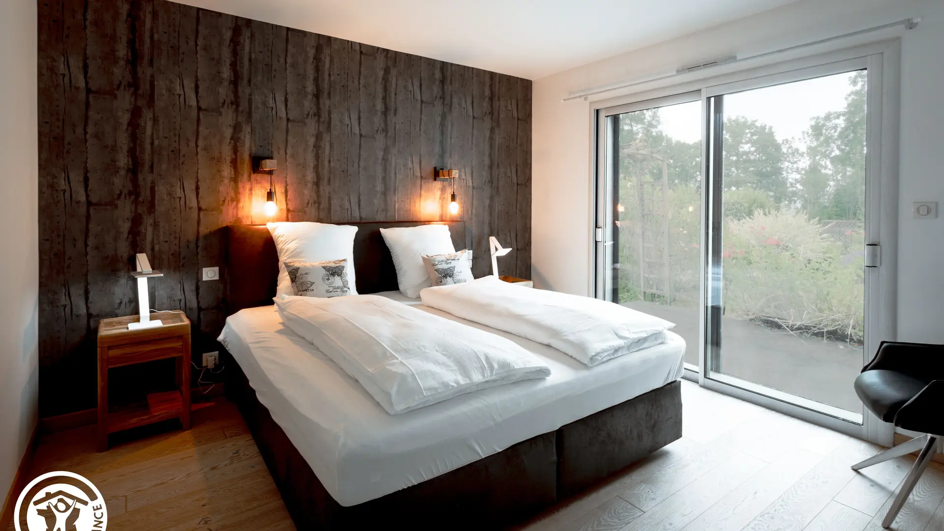 Gîte agréé Gîtes de France en Vendée : Chambre 1 (1 lit 180)_5